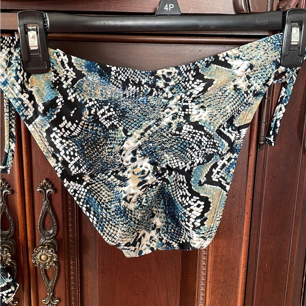 Bikini Set - Picture 4 of 5